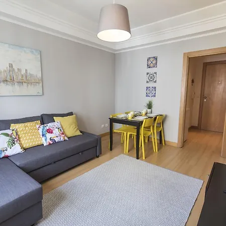 Апартаменты Lovelystay - Charming Marques Flat